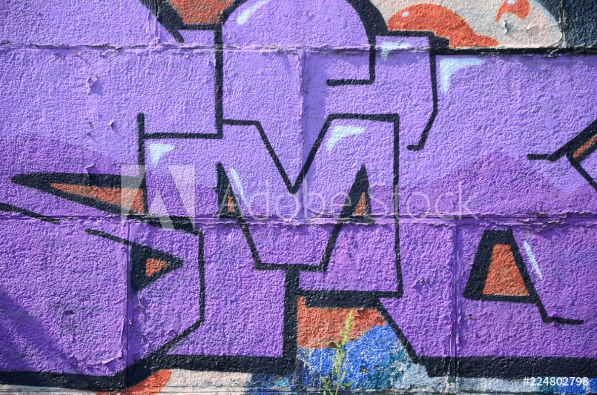 Afbeeldingen van Fragment of graffiti drawings The old wall decorated with paint stains in the style of street art culture Colored background texture in purple tones